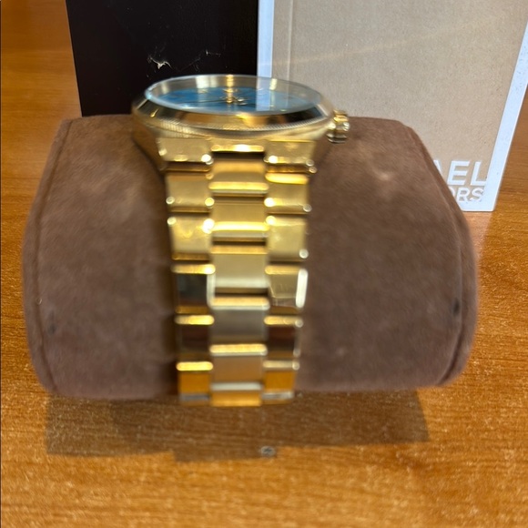 Michael Kors Gold and Blue Luxury Watch - Picture 3 of 4